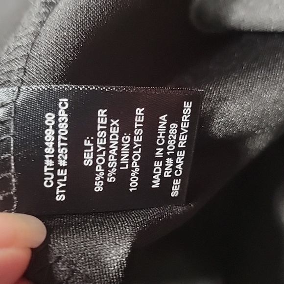 Row A, Size S, Notched V-Neck, Sleeveless Little Black Dress.  Fit & Flare. EUC. - Picture 13 of 13